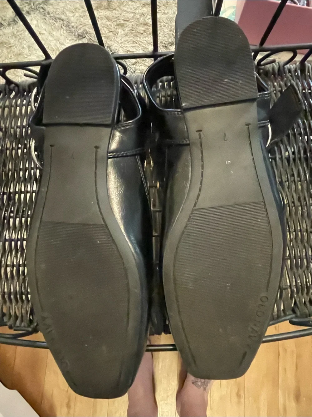 Black Ankle-Strap Ballet Flats Size 7 made by Old Navy. Super Cute